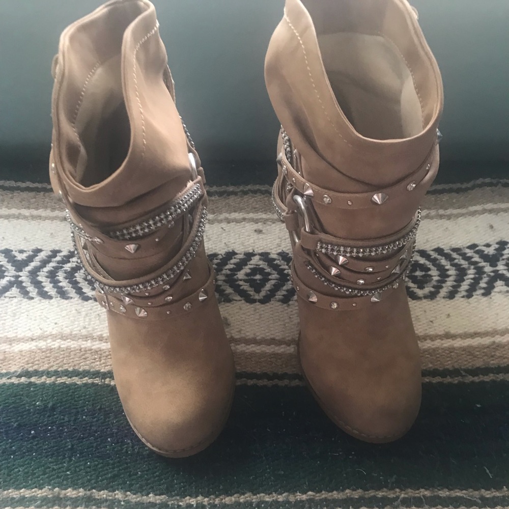 Suede/leather light brown ankle boot